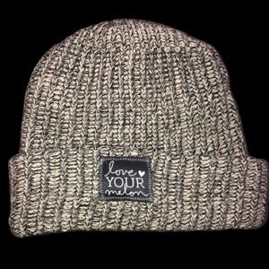 Brand New Love your Melon adult beanie - blk/wh